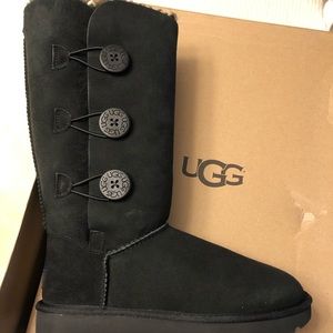 **BRAND NEW** Ugg Australia Bailey Button Triplet